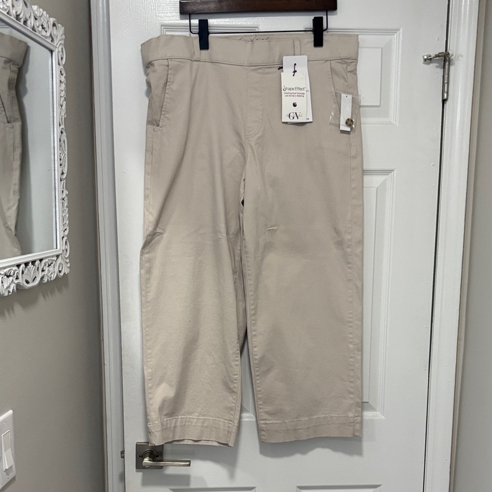 Gloria Vanderbilt Women's Cropped Pants in Tan
